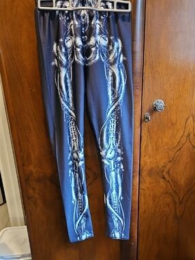 Women's Black Graphic Skeleton Leggings Size S
